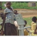 School children get fresh water well, Brunnen wird für die Schuleinrichtung gebaut