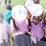 Mädchen mit Bällen, Apac Uganda